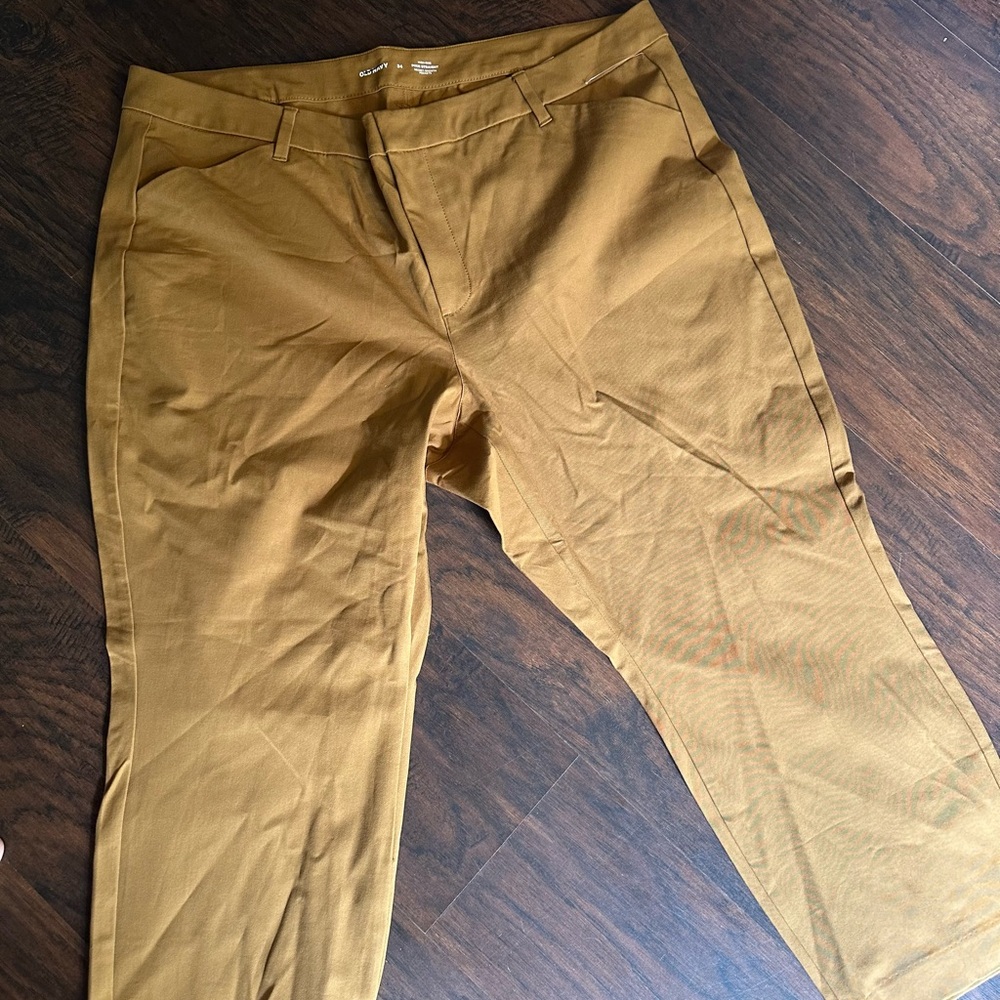 Old Navy High Rise Pixie Straight Leg Pants